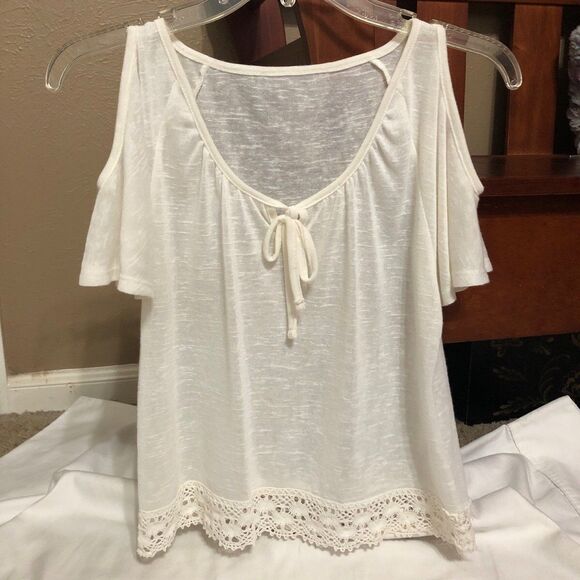 Blouse Size Small Cream Cold Shoulder and Lace Bottom Design - Picture 2 of 7
